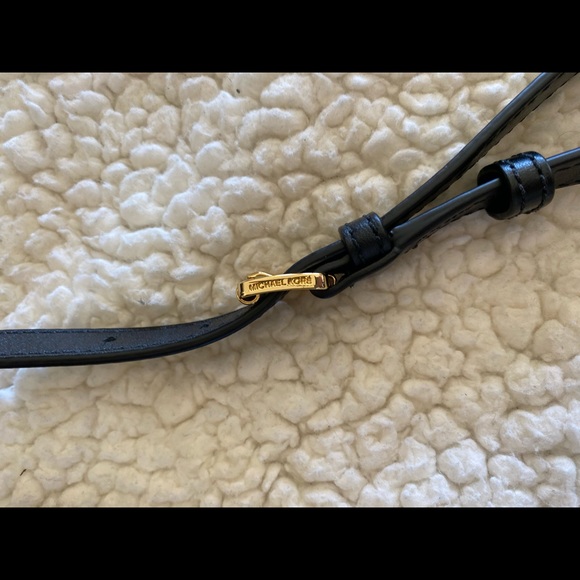 Michael kors purse - Picture 6 of 10